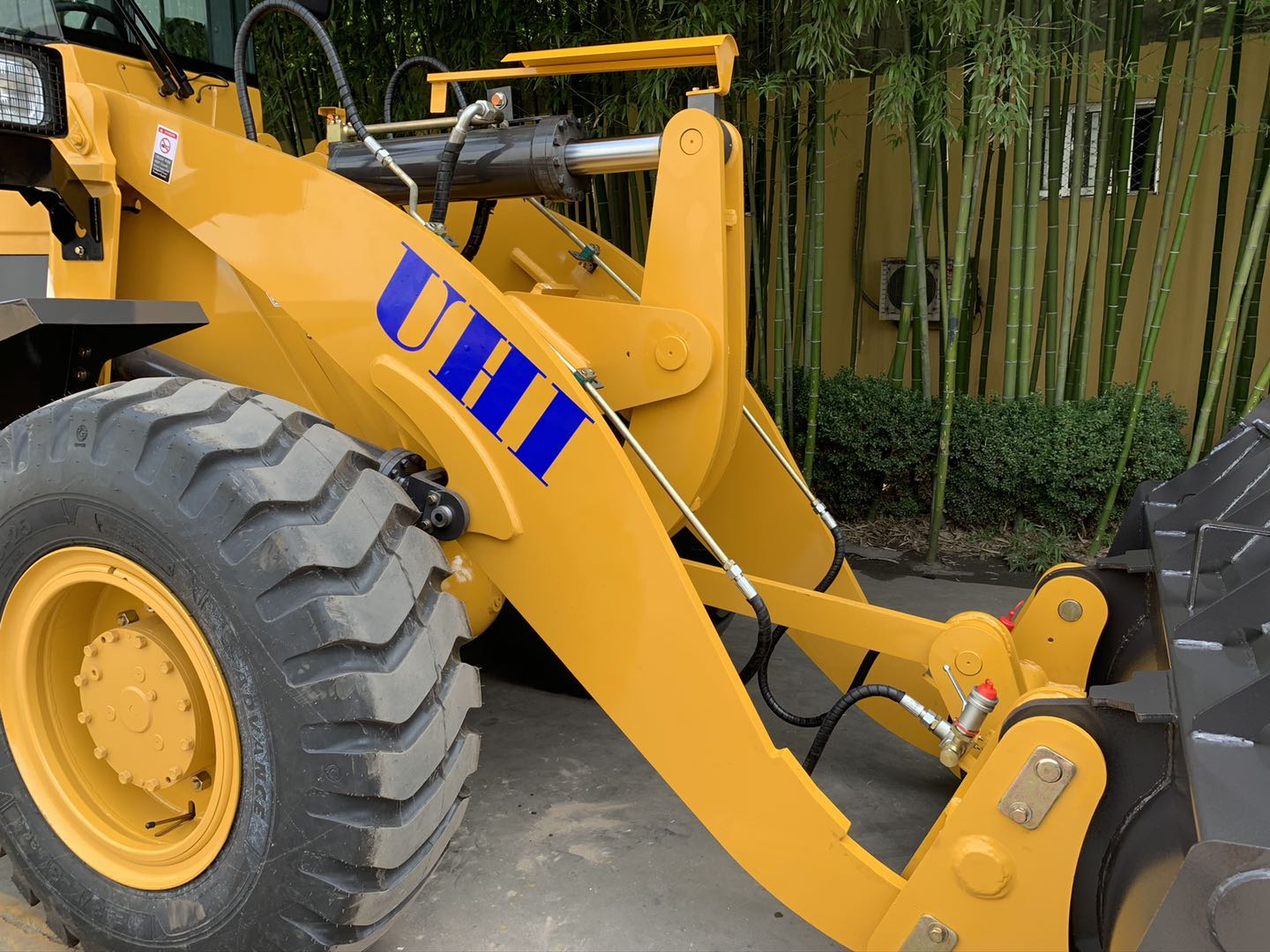 UHI Machinery Wheel Loader UWL350 Cummins 150HP 3500Kg Lift Reference
