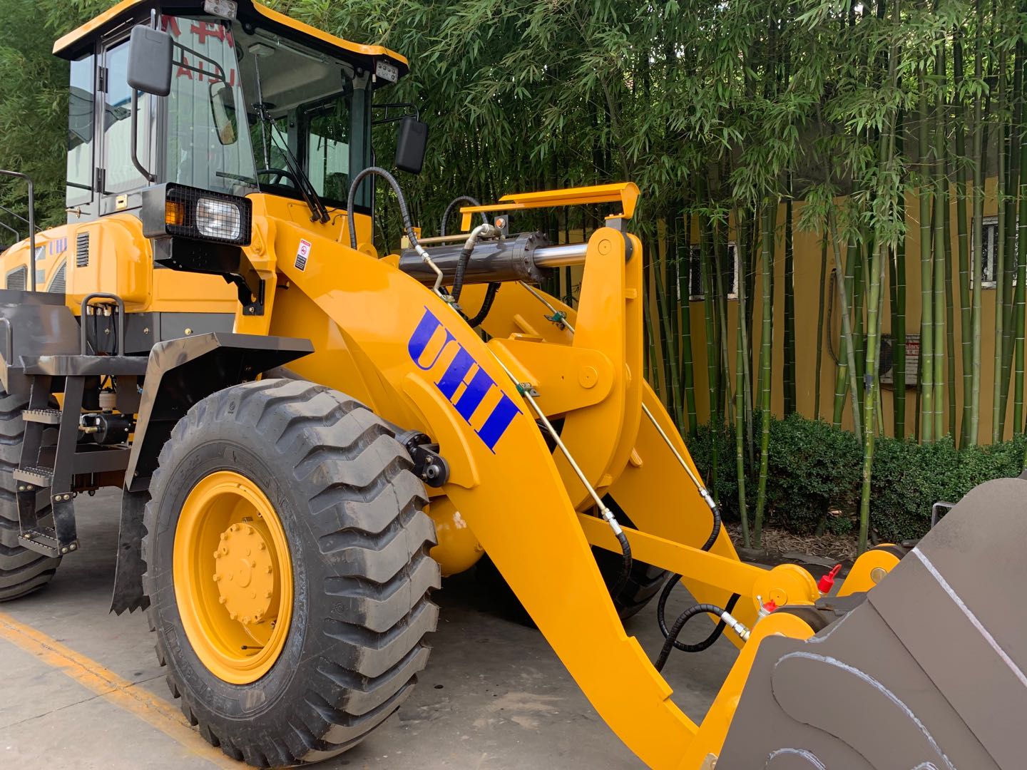 UHI Machinery Wheel Loader UWL350 Cummins 150HP 3500Kg Lift Reference