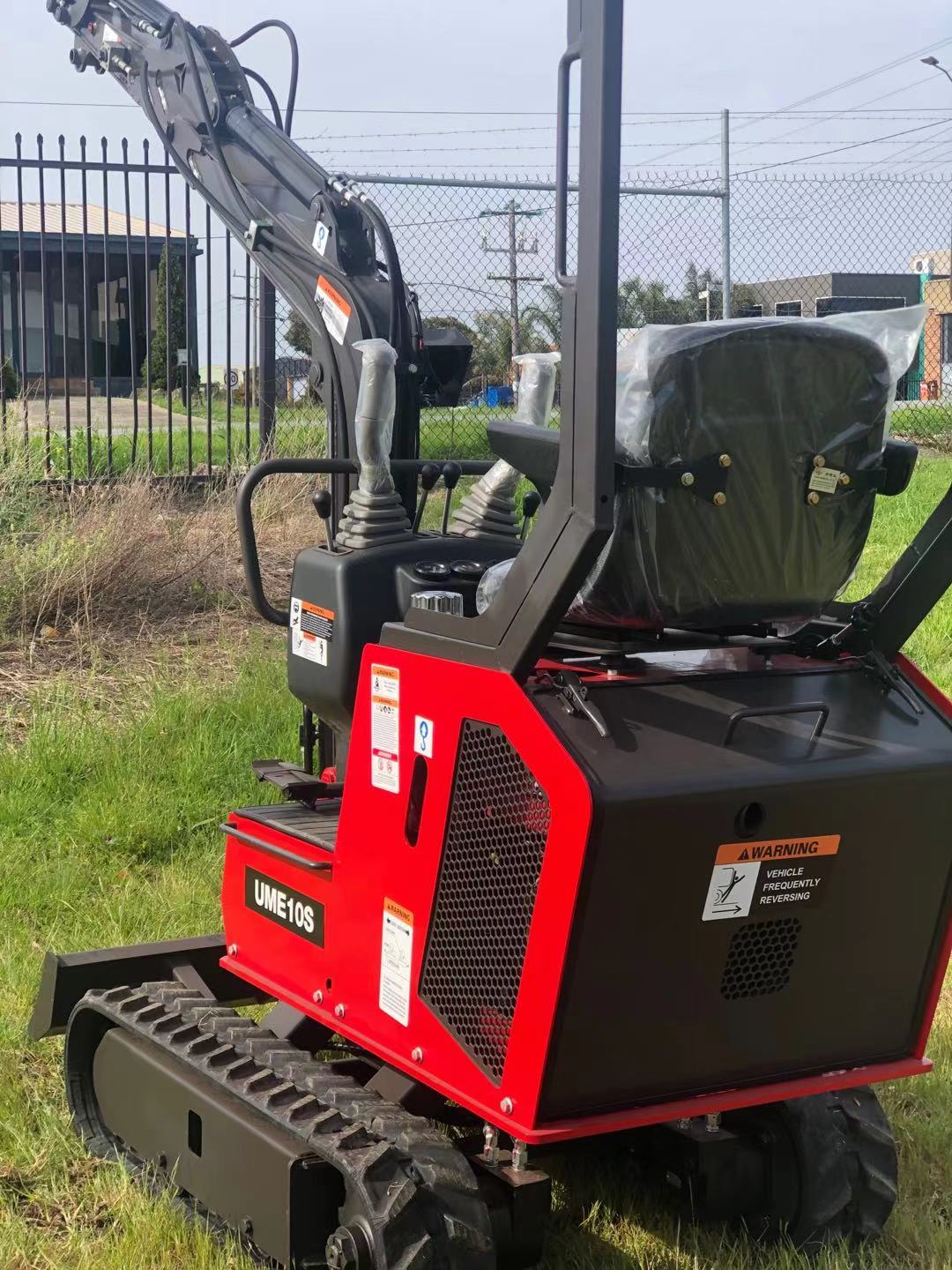 UHI Mini Excavator UME10S, 1.0T Swing Boom, Expandable Track