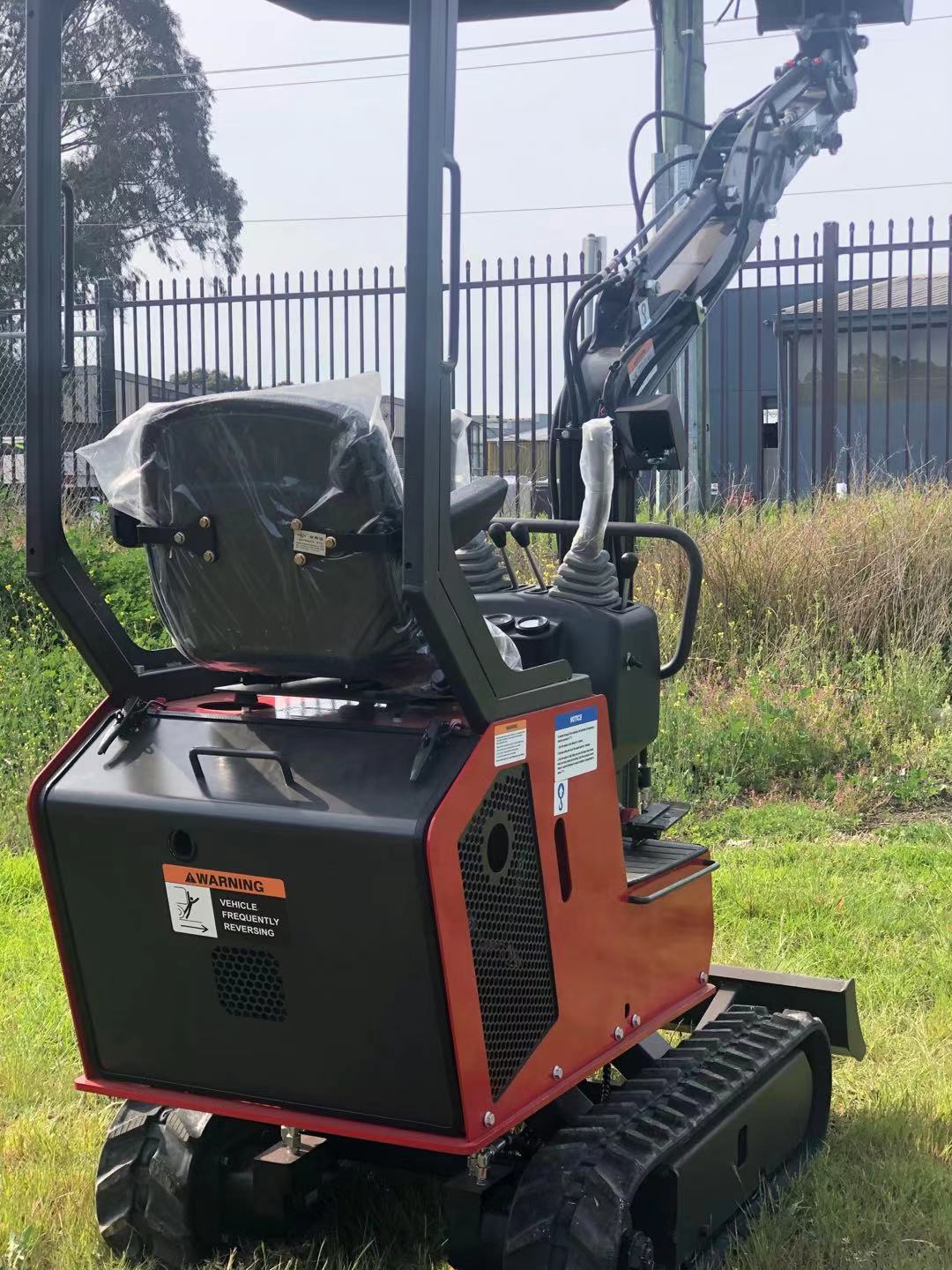 UHI Mini Excavator UME10S, 1.0T Swing Boom, Expandable Track